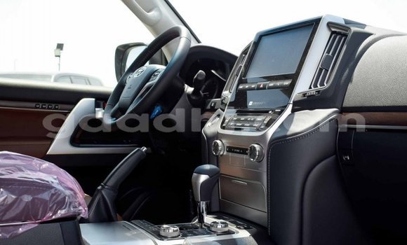 Nunua Mpya Toyota Land Cruiser Nyeusi Gari ndani ya Afgooye nchini Somalia Nunua Mpya Toyota Land Cruiser Nyeusi Gari ndani ya Afgooye nchini Somalia