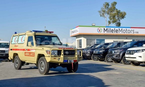 Nunua Mpya Toyota Land Cruiser Beige Gari ndani ya Afgooye nchini Somalia Nunua Mpya Toyota Land Cruiser Beige Gari ndani ya Afgooye nchini Somalia