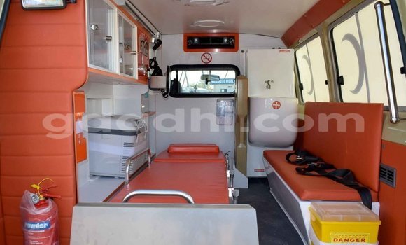 Nunua Mpya Toyota Land Cruiser Beige Gari ndani ya Afgooye nchini Somalia Nunua Mpya Toyota Land Cruiser Beige Gari ndani ya Afgooye nchini Somalia