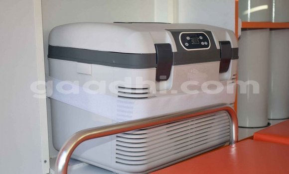 Nunua Mpya Toyota Land Cruiser Beige Gari ndani ya Afgooye nchini Somalia Nunua Mpya Toyota Land Cruiser Beige Gari ndani ya Afgooye nchini Somalia