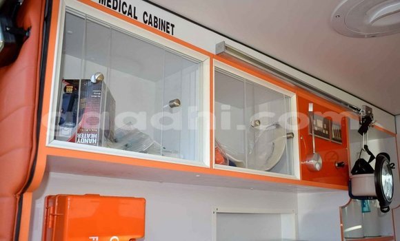 Nunua Mpya Toyota Land Cruiser Beige Gari ndani ya Afgooye nchini Somalia Nunua Mpya Toyota Land Cruiser Beige Gari ndani ya Afgooye nchini Somalia