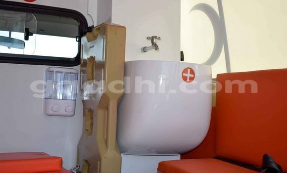 Nunua Mpya Toyota Land Cruiser Beige Gari ndani ya Afgooye nchini Somalia Nunua Mpya Toyota Land Cruiser Beige Gari ndani ya Afgooye nchini Somalia