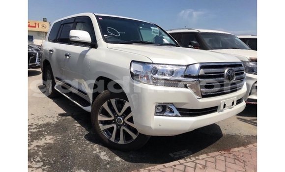Acheter Import Voiture Toyota Land Cruiser Blanc à Import - Dubai, Somalie Acheter Import Voiture Toyota Land Cruiser Blanc à Import - Dubai, Somalie
