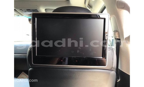 Acheter Import Voiture Toyota Land Cruiser Blanc à Import - Dubai, Somalie Acheter Import Voiture Toyota Land Cruiser Blanc à Import - Dubai, Somalie