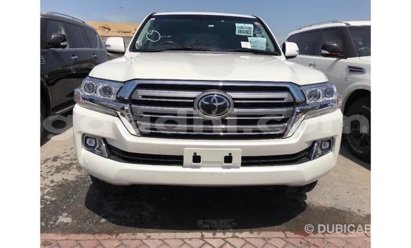 Acheter Import Voiture Toyota Land Cruiser Blanc à Import - Dubai, Somalie Acheter Import Voiture Toyota Land Cruiser Blanc à Import - Dubai, Somalie