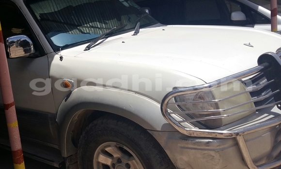 Acheter Neuf Voiture Toyota Land Cruiser Blanc à Hargeysa, Somaliland Acheter Neuf Voiture Toyota Land Cruiser Blanc à Hargeysa, Somaliland