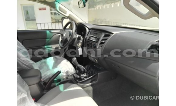 Imported Mitsubishi L200 White Makiinaa iti Import - Dubai keessatti Somalia keessatti Imported Mitsubishi L200 White Makiinaa iti Import - Dubai keessatti Somalia keessatti
