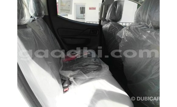 Imported Mitsubishi L200 White Makiinaa iti Import - Dubai keessatti Somalia keessatti Imported Mitsubishi L200 White Makiinaa iti Import - Dubai keessatti Somalia keessatti