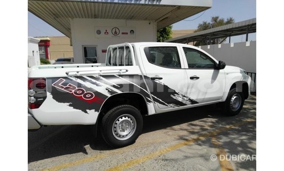 Imported Mitsubishi L200 White Makiinaa iti Import - Dubai keessatti Somalia keessatti Imported Mitsubishi L200 White Makiinaa iti Import - Dubai keessatti Somalia keessatti