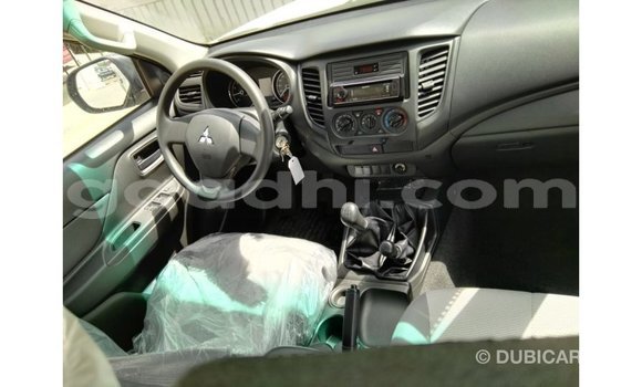 Imported Mitsubishi L200 White Makiinaa iti Import - Dubai keessatti Somalia keessatti Imported Mitsubishi L200 White Makiinaa iti Import - Dubai keessatti Somalia keessatti