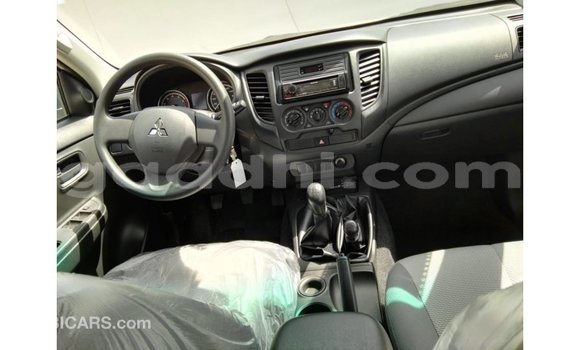 Imported Mitsubishi L200 White Makiinaa iti Import - Dubai keessatti Somalia keessatti Imported Mitsubishi L200 White Makiinaa iti Import - Dubai keessatti Somalia keessatti