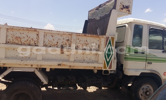 Acheter Occasion Voiture Nissan 350Z Blanc à Hargeysa, Somaliland Acheter Occasion Voiture Nissan 350Z Blanc à Hargeysa, Somaliland