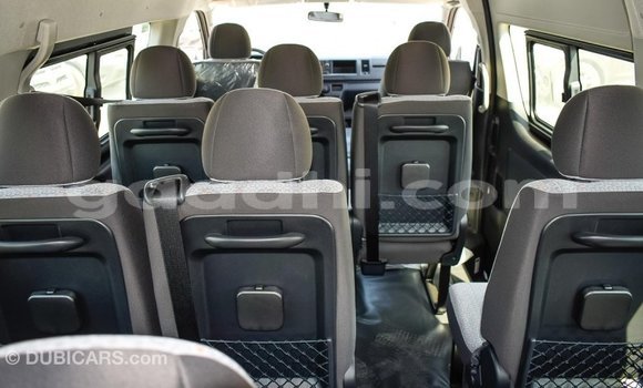 اشتري Imported Toyota Hiace أبيض سيارة في Import - Dubai في الصومال اشتري Imported Toyota Hiace أبيض سيارة في Import - Dubai في الصومال