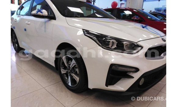 Imported Kia Cerato White Makiinaa iti Import - Dubai keessatti Somalia keessatti Imported Kia Cerato White Makiinaa iti Import - Dubai keessatti Somalia keessatti