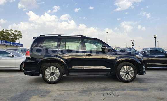 Nunua Mpya Toyota Land Cruiser Nyeusi Gari ndani ya Afgooye nchini Somalia Nunua Mpya Toyota Land Cruiser Nyeusi Gari ndani ya Afgooye nchini Somalia