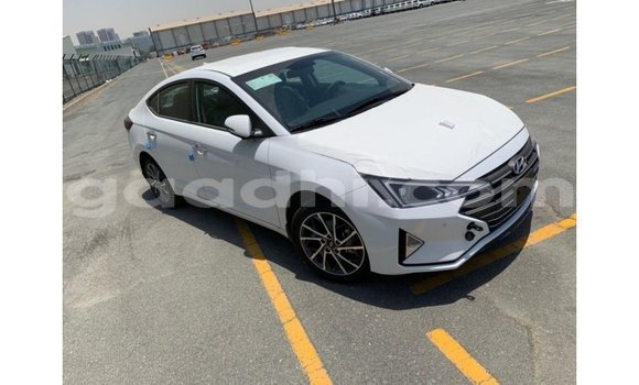Imported Hyundai Elantra White Makiinaa iti Import - Dubai keessatti Somalia keessatti Imported Hyundai Elantra White Makiinaa iti Import - Dubai keessatti Somalia keessatti