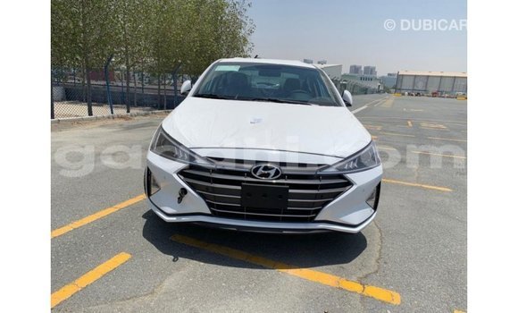 Imported Hyundai Elantra White Makiinaa iti Import - Dubai keessatti Somalia keessatti Imported Hyundai Elantra White Makiinaa iti Import - Dubai keessatti Somalia keessatti
