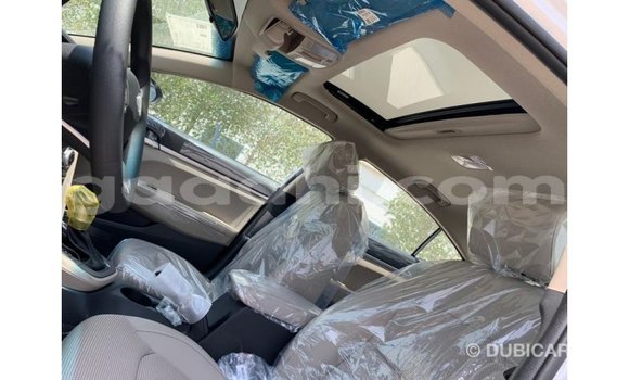 Imported Hyundai Elantra White Makiinaa iti Import - Dubai keessatti Somalia keessatti Imported Hyundai Elantra White Makiinaa iti Import - Dubai keessatti Somalia keessatti