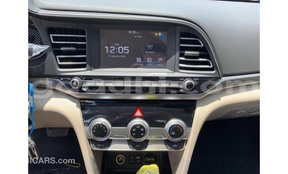 Imported Hyundai Elantra White Makiinaa iti Import - Dubai keessatti Somalia keessatti Imported Hyundai Elantra White Makiinaa iti Import - Dubai keessatti Somalia keessatti