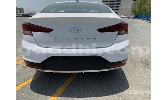 Imported Hyundai Elantra White Makiinaa iti Import - Dubai keessatti Somalia keessatti Imported Hyundai Elantra White Makiinaa iti Import - Dubai keessatti Somalia keessatti
