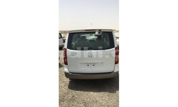 Imported Hyundai Accent White Makiinaa iti Import - Dubai keessatti Somalia keessatti Imported Hyundai Accent White Makiinaa iti Import - Dubai keessatti Somalia keessatti