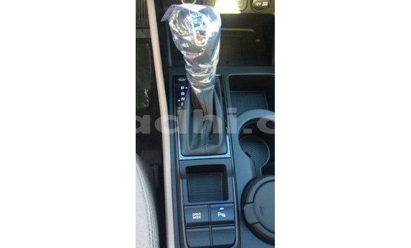 Imported Hyundai Tucson White Makiinaa iti Import - Dubai keessatti Somalia keessatti Imported Hyundai Tucson White Makiinaa iti Import - Dubai keessatti Somalia keessatti