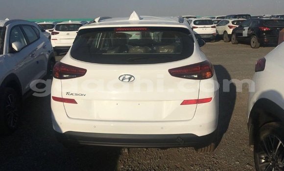 Imported Hyundai Tucson White Makiinaa iti Import - Dubai keessatti Somalia keessatti Imported Hyundai Tucson White Makiinaa iti Import - Dubai keessatti Somalia keessatti