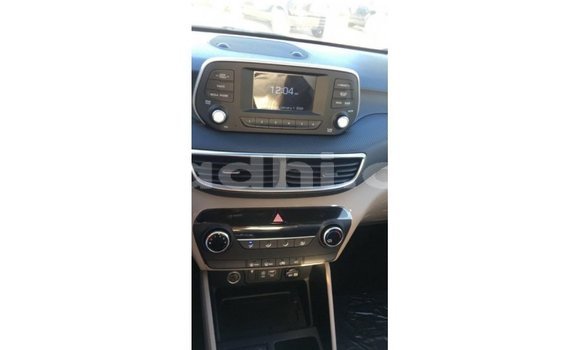 Imported Hyundai Tucson White Makiinaa iti Import - Dubai keessatti Somalia keessatti Imported Hyundai Tucson White Makiinaa iti Import - Dubai keessatti Somalia keessatti