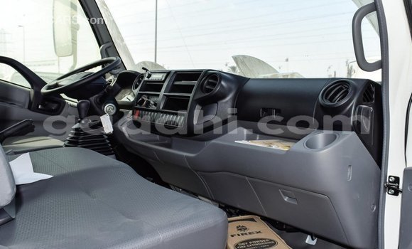 Imported Hino 300 Series White Netiree iti Import - Dubai keessatti Somalia keessatti Imported Hino 300 Series White Netiree iti Import - Dubai keessatti Somalia keessatti