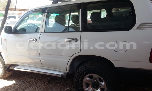 ይግዙ ያገለገለ Toyota Land Cruiser ነጭ መኪና በ ሞቃዲሾ በ ሶማሊያ ይግዙ ያገለገለ Toyota Land Cruiser ነጭ መኪና በ ሞቃዲሾ በ ሶማሊያ