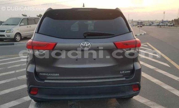 اشتري Imported Toyota Highlander آخر سيارة في Import - Dubai في الصومال اشتري Imported Toyota Highlander آخر سيارة في Import - Dubai في الصومال