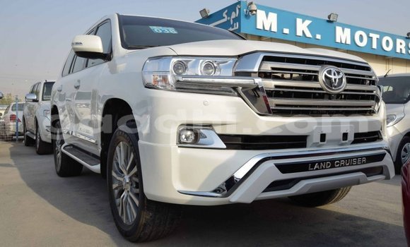 ይግዙ Imported Toyota Land Cruiser ነጭ መኪና በ Import - Dubai በ ሶማሊያ ይግዙ Imported Toyota Land Cruiser ነጭ መኪና በ Import - Dubai በ ሶማሊያ