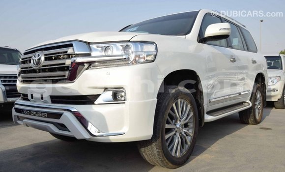 ይግዙ Imported Toyota Land Cruiser ነጭ መኪና በ Import - Dubai በ ሶማሊያ ይግዙ Imported Toyota Land Cruiser ነጭ መኪና በ Import - Dubai በ ሶማሊያ