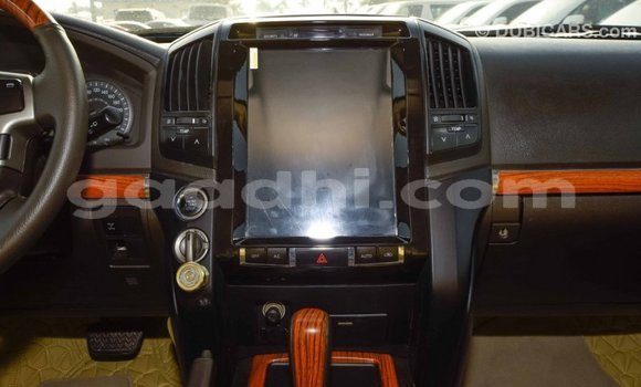 ይግዙ Imported Toyota Land Cruiser ነጭ መኪና በ Import - Dubai በ ሶማሊያ ይግዙ Imported Toyota Land Cruiser ነጭ መኪና በ Import - Dubai በ ሶማሊያ