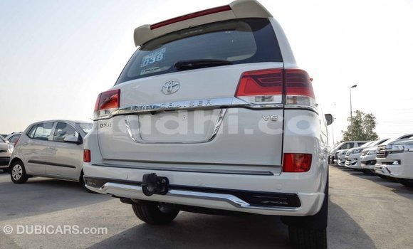 ይግዙ Imported Toyota Land Cruiser ነጭ መኪና በ Import - Dubai በ ሶማሊያ ይግዙ Imported Toyota Land Cruiser ነጭ መኪና በ Import - Dubai በ ሶማሊያ