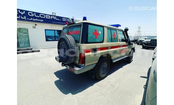 اشتري Imported Toyota Land Cruiser أبيض سيارة في Import - Dubai في الصومال اشتري Imported Toyota Land Cruiser أبيض سيارة في Import - Dubai في الصومال