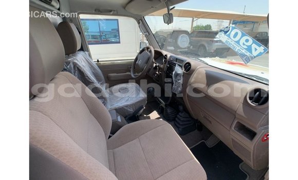 اشتري Imported Toyota Land Cruiser أبيض سيارة في Import - Dubai في الصومال اشتري Imported Toyota Land Cruiser أبيض سيارة في Import - Dubai في الصومال