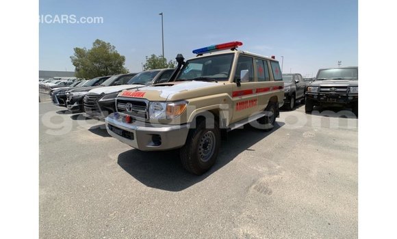 اشتري Imported Toyota Land Cruiser أبيض سيارة في Import - Dubai في الصومال اشتري Imported Toyota Land Cruiser أبيض سيارة في Import - Dubai في الصومال