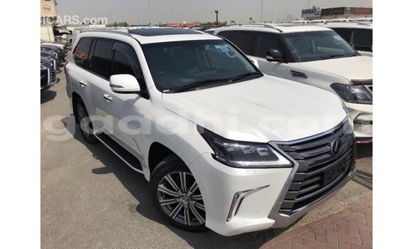 Acheter Import Voiture Lexus LX Blanc à Import - Dubai, Somalie Acheter Import Voiture Lexus LX Blanc à Import - Dubai, Somalie