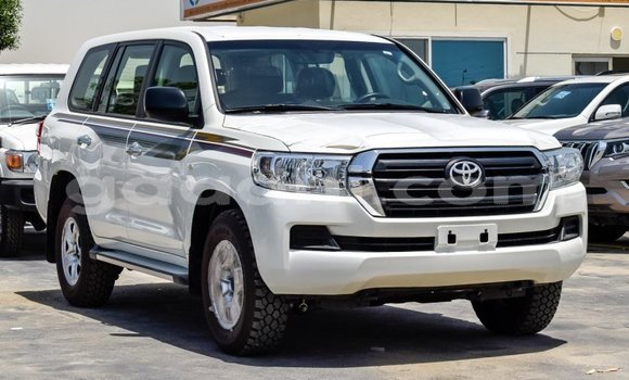 Nunua Mpya Toyota Land Cruiser Nyeupe Gari ndani ya Afgooye nchini Somalia Nunua Mpya Toyota Land Cruiser Nyeupe Gari ndani ya Afgooye nchini Somalia