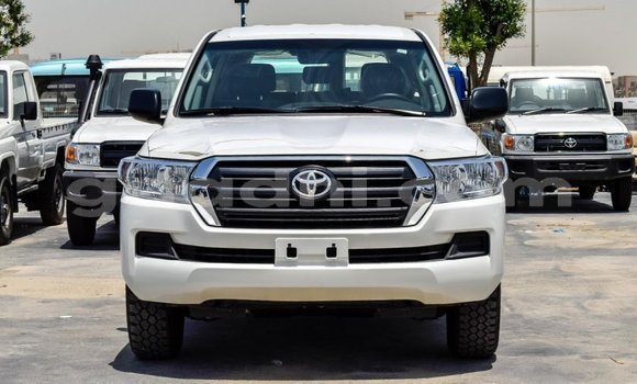 Nunua Mpya Toyota Land Cruiser Nyeupe Gari ndani ya Afgooye nchini Somalia Nunua Mpya Toyota Land Cruiser Nyeupe Gari ndani ya Afgooye nchini Somalia