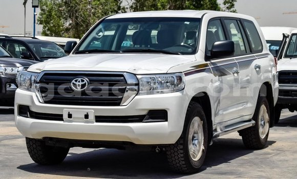 Nunua Mpya Toyota Land Cruiser Nyeupe Gari ndani ya Afgooye nchini Somalia Nunua Mpya Toyota Land Cruiser Nyeupe Gari ndani ya Afgooye nchini Somalia