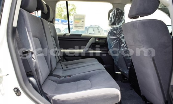 Nunua Mpya Toyota Land Cruiser Nyeupe Gari ndani ya Afgooye nchini Somalia Nunua Mpya Toyota Land Cruiser Nyeupe Gari ndani ya Afgooye nchini Somalia