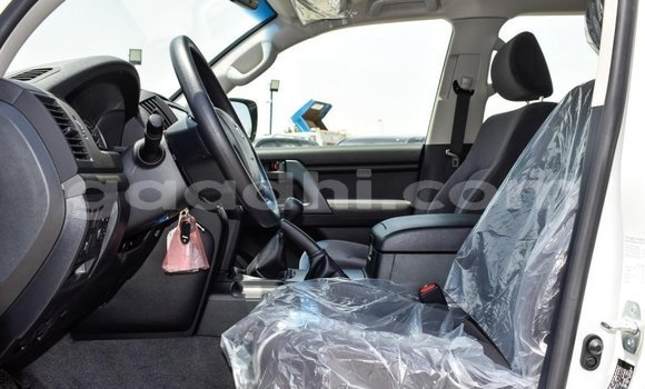 Nunua Mpya Toyota Land Cruiser Nyeupe Gari ndani ya Afgooye nchini Somalia Nunua Mpya Toyota Land Cruiser Nyeupe Gari ndani ya Afgooye nchini Somalia