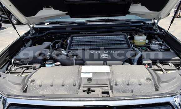 Nunua Mpya Toyota Land Cruiser Nyeupe Gari ndani ya Afgooye nchini Somalia Nunua Mpya Toyota Land Cruiser Nyeupe Gari ndani ya Afgooye nchini Somalia