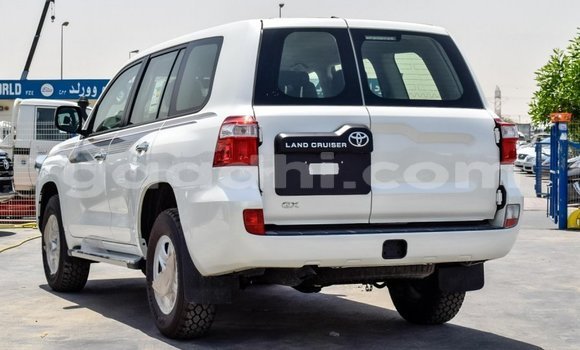 Nunua Mpya Toyota Land Cruiser Nyeupe Gari ndani ya Afgooye nchini Somalia Nunua Mpya Toyota Land Cruiser Nyeupe Gari ndani ya Afgooye nchini Somalia