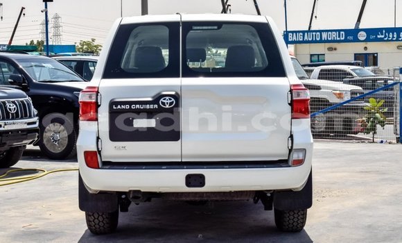 Nunua Mpya Toyota Land Cruiser Nyeupe Gari ndani ya Afgooye nchini Somalia Nunua Mpya Toyota Land Cruiser Nyeupe Gari ndani ya Afgooye nchini Somalia