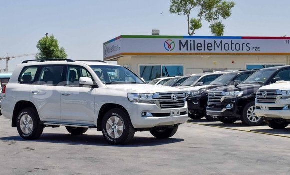 Buy New Toyota Land Cruiser White Car in Afgooye in Somalia Buy New Toyota Land Cruiser White Car in Afgooye in Somalia