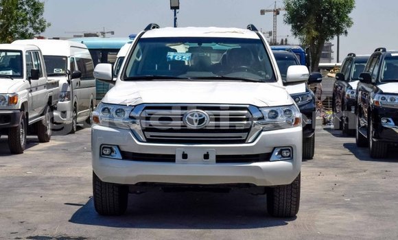 Buy New Toyota Land Cruiser White Car in Afgooye in Somalia Buy New Toyota Land Cruiser White Car in Afgooye in Somalia