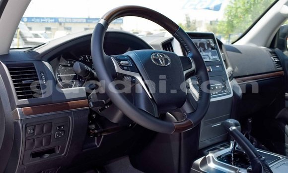Buy New Toyota Land Cruiser White Car in Afgooye in Somalia Buy New Toyota Land Cruiser White Car in Afgooye in Somalia
